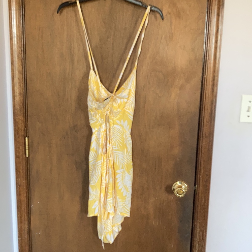 Relisted Rue21 tropical leaf print lightweight romper cutout in back M jrs - Picture 14 of 15